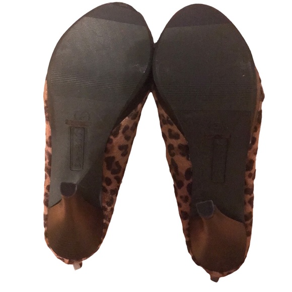 EUC Bamboo Peep Toe Faux Cheetah Print open toe Bootie/ Stiletto Heel is 4” high - Picture 3 of 5